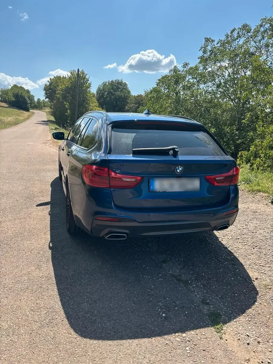 Gebraucht BMW 520 M Sport 190 PS (139 kW) 2020 Blau Kombi