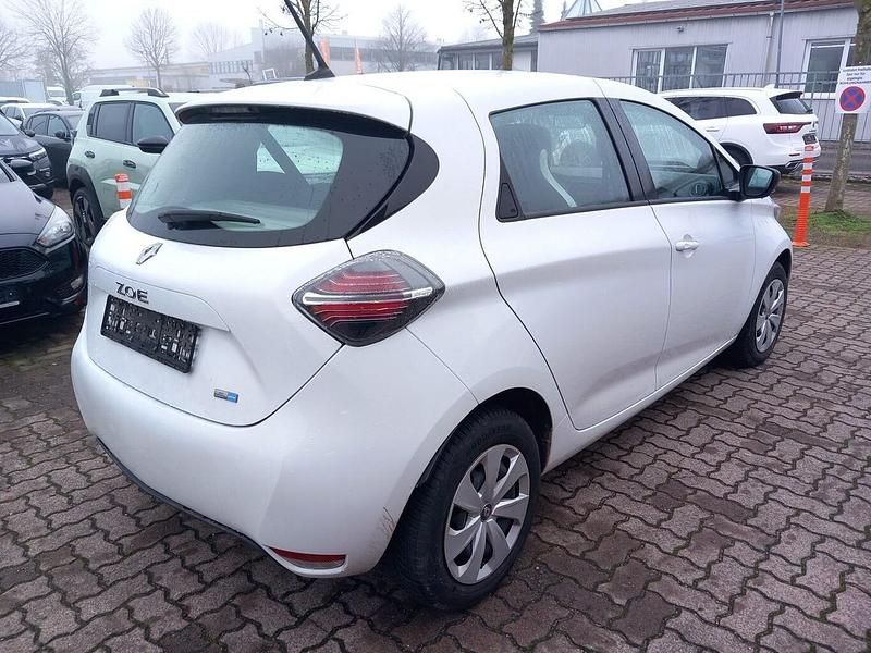 Gebraucht Renault Zoe Life 50 kW (69 PS) 2021 Gletscherweiß Kleinwagen