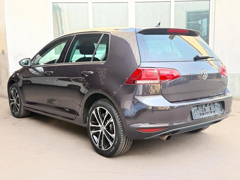Gebraucht VW Golf VII LOUNGE 110 PS (80 kW) 2015 Blau Limousine