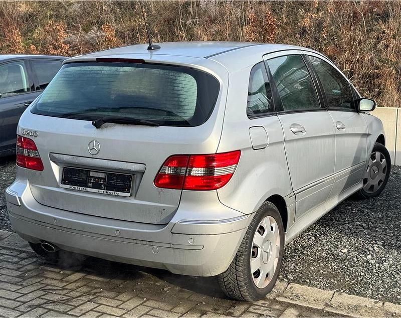 Gebraucht Mercedes B200 136 PS (100 kW) 2006 Silber Van / Kleinbus