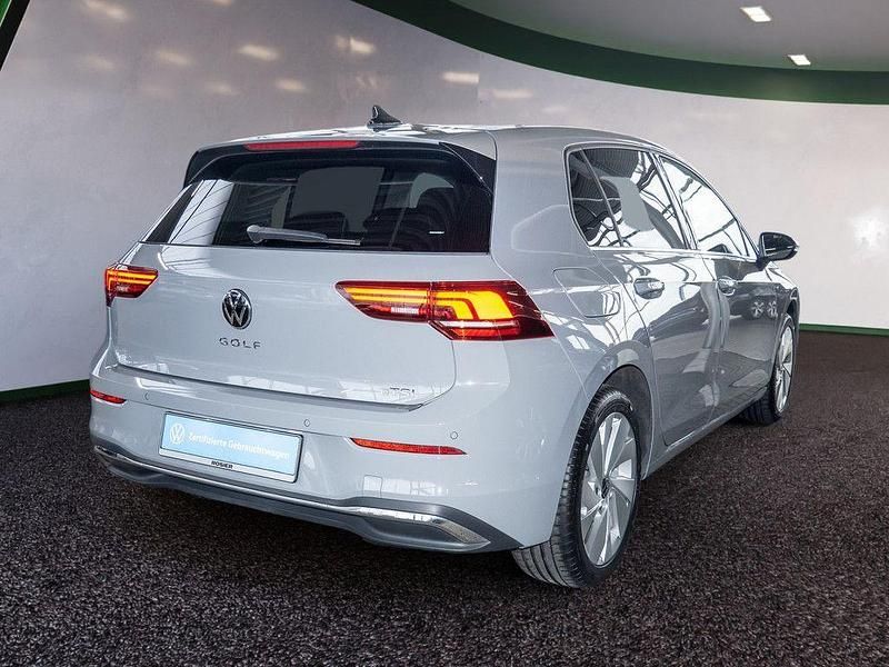 Gebraucht VW Golf VIII Style 150 PS (110 kW) 2025 Grau / mondstein grau Limousine