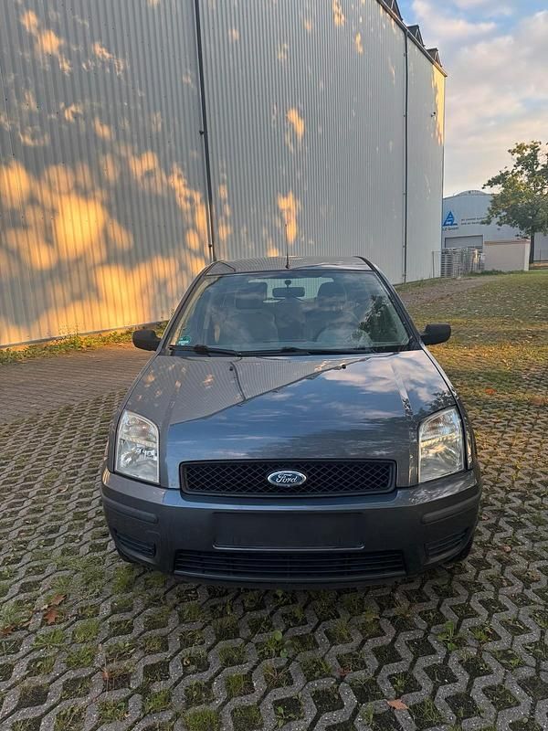 Grau Gebraucht 2004 Ford Fusion Kleinwagen | 1.000 € (Guter Preis) - Bild 1/4