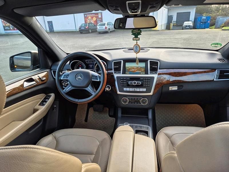 Braun Gebraucht 2012 Mercedes 350 SUV | 23.299 € (Teuer) - Bild 1/4