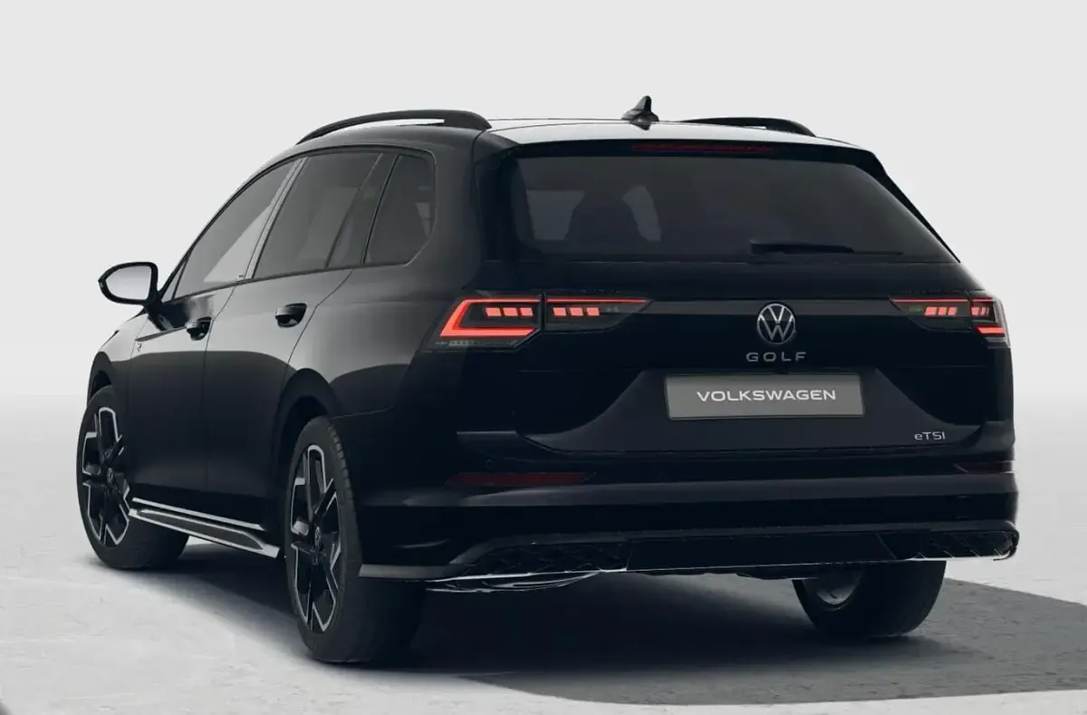 Neu VW Golf VIII R-line 150 PS (110 kW) 2026 Grenadillschwarz metallic Kombi