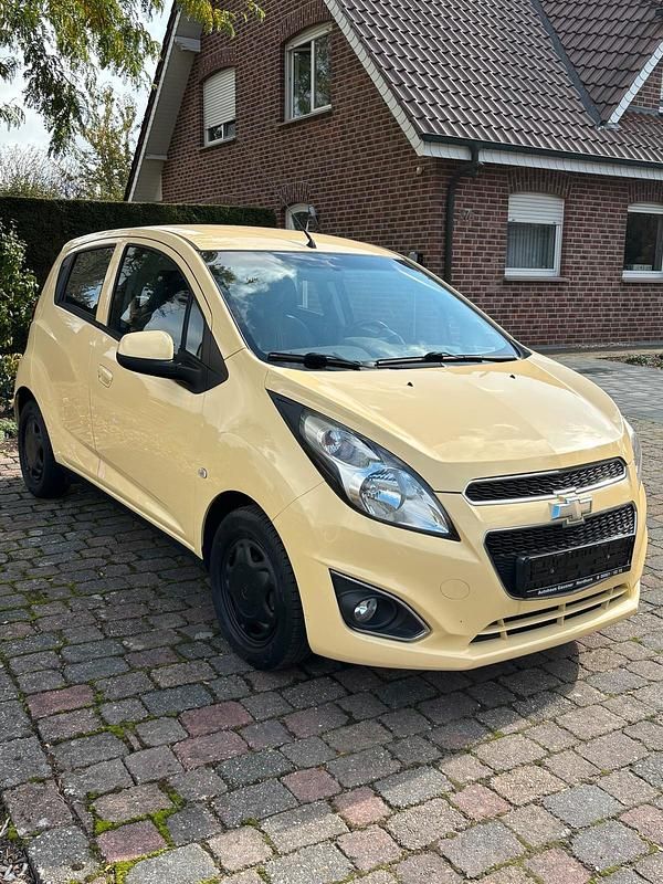 Gelb Gebraucht 2013 Chevrolet Spark Kleinwagen | 3.199 € (Etwas zu teuer) - Bild 1/4