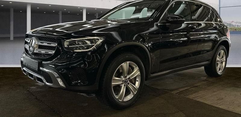 Gebraucht Mercedes GLC300e 194 PS (142 kW) 2021 Schwarz SUV