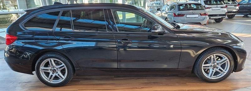 Gebraucht BMW 330 Sport Line 252 PS (185 kW) 2018 Schwarz Kombi