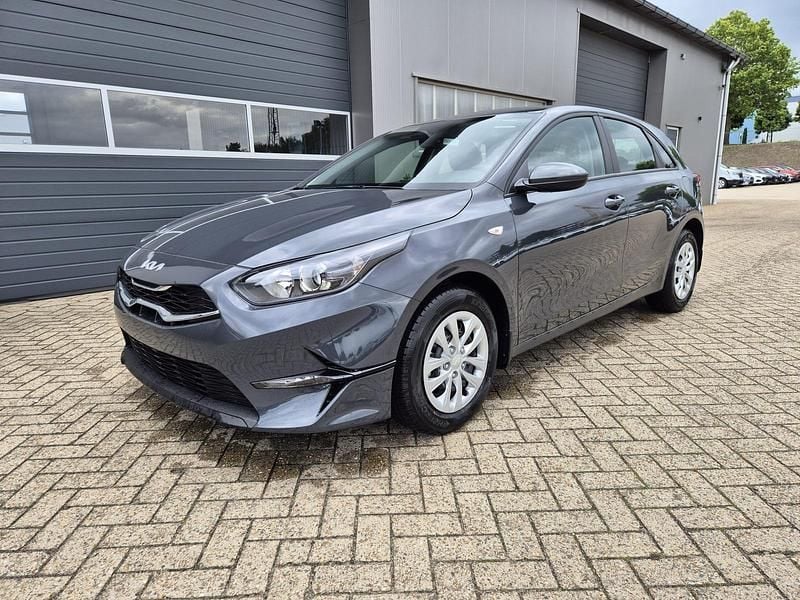 Blue flame metallic Neu 2025 Kia Ceed Vision | 24.150 € (Fairer Preis) - Bild 1/4