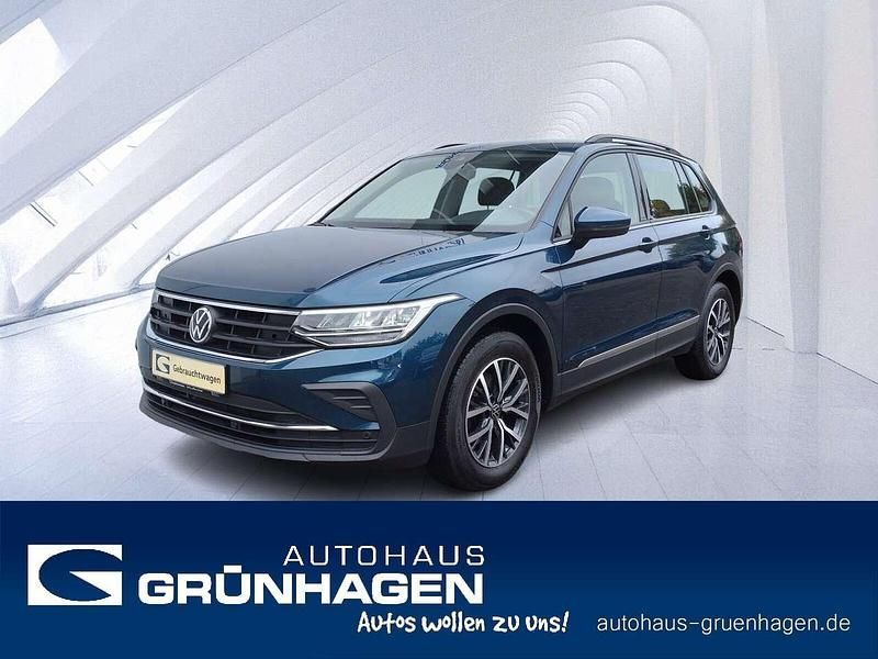 Blau Gebraucht 2021 VW Tiguan Life SUV | 29.680 € (Etwas zu teuer) - Bild 1/4