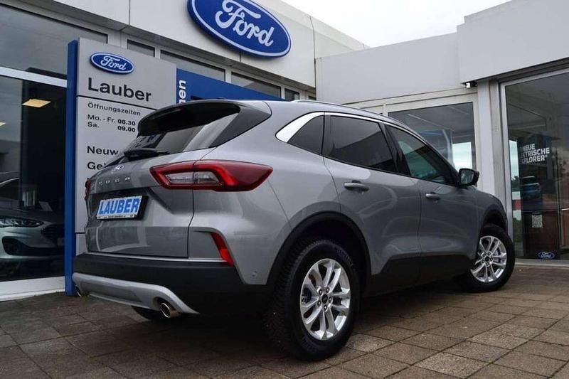 Gebraucht Ford Kuga Titanium 150 PS (110 kW) 2024 Solar silver SUV