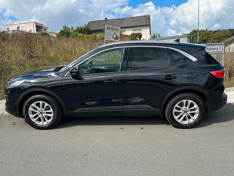 Gebraucht Ford Kuga Titanium 150 PS (110 kW) 2021 Schwarz SUV