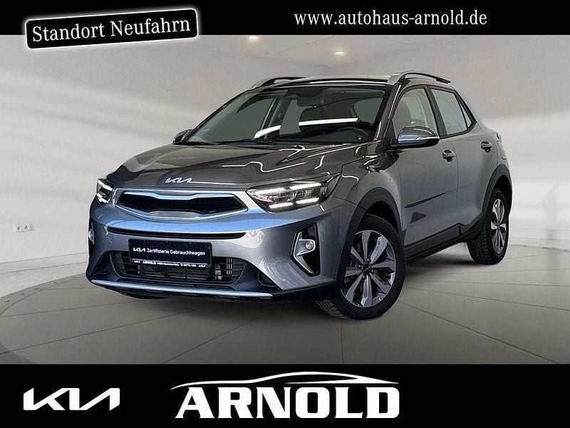Grau (astrograu) Gebraucht 2024 Kia Stonic Vision SUV | 21.350 € (Fairer Preis) - Bild 1/4