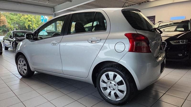 Silber Gebraucht 2007 Toyota Yaris Sol Limousine | 6.500 € (Fairer Preis) - Bild 1/4