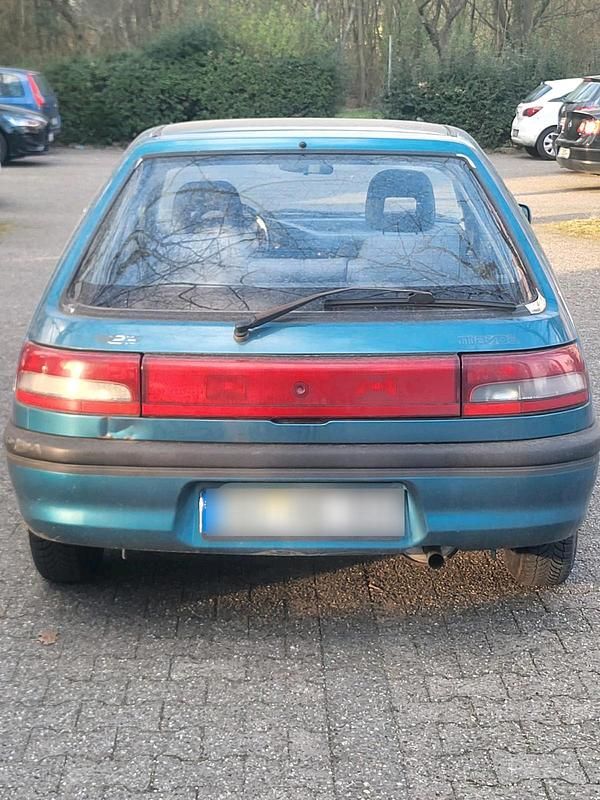 Gebraucht Mazda 323 75 PS (55 kW) 1994 Grün Kleinwagen