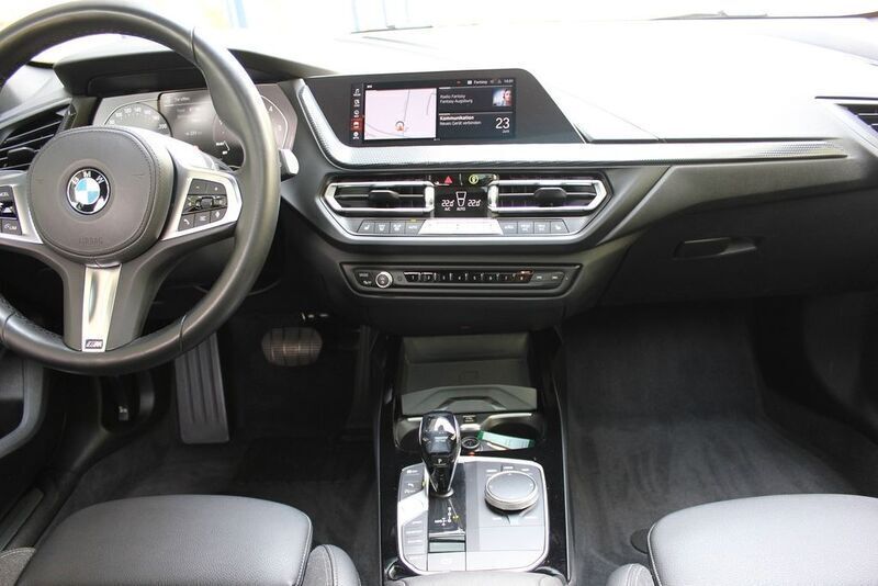 Gebraucht BMW 120 Sport Line 190 PS (139 kW) 2021 Blau Kleinwagen