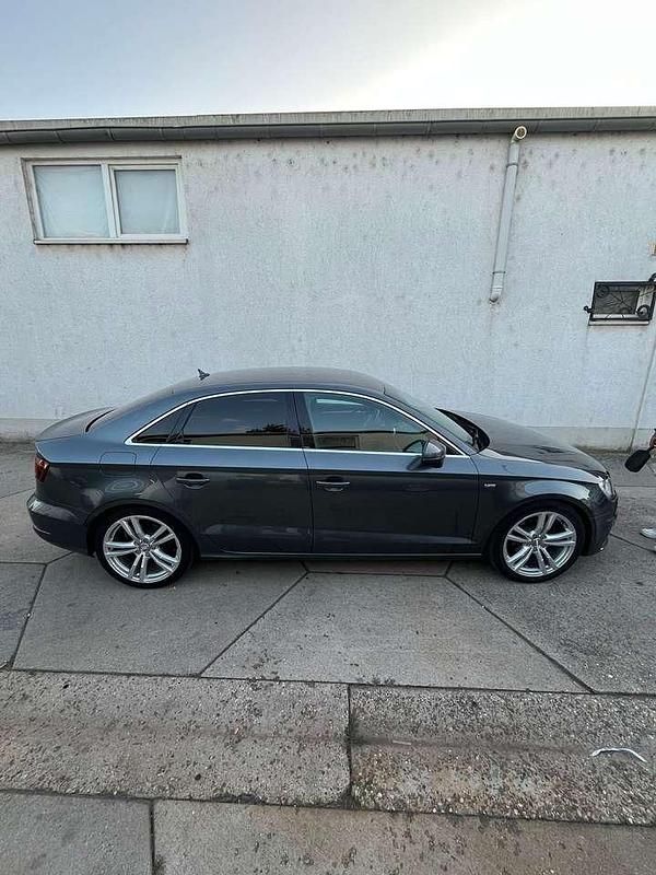 Grau Gebraucht 2014 Audi A3 Ambiente Limousine | 10.000 € - Bild 1/3