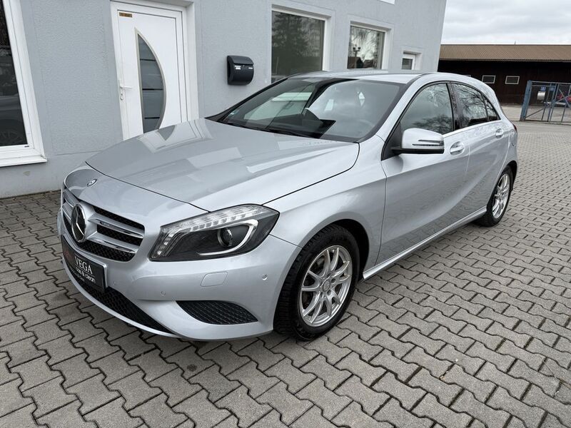 Silber Gebraucht 2014 Mercedes A180 Limousine | 9.490 € (Fairer Preis) - Bild 1/4