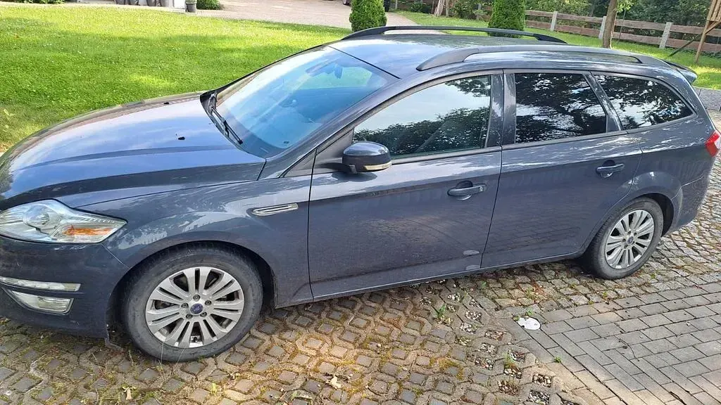 Gebraucht Ford Mondeo 140 PS (102 kW) 2011 Grau Limousine