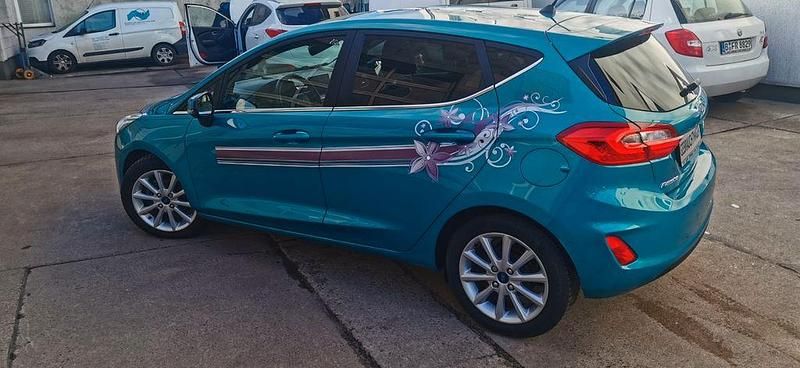 Gebraucht Ford Fiesta Titanium 101 PS (74 kW) 2018 Blau Kleinwagen