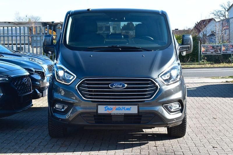 Gebraucht Ford Tourneo Titanium 170 PS (125 kW) 2018 Grau Kombi
