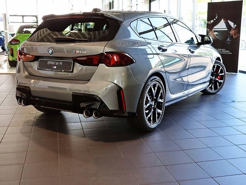 Gebraucht BMW M135 Efficient Dynamics 300 PS (220 kW) 2024 Skyscraper grau metallic Kleinwagen