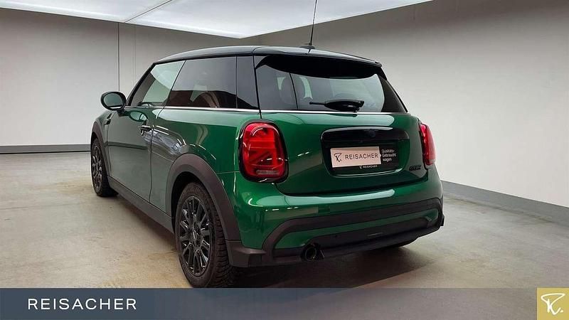 Gebraucht Mini Cooper Coupé Classic 136 PS (100 kW) 2023 British racing green metallic Coupé