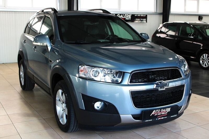 Grau Gebraucht 2012 Chevrolet Captiva SUV | 7.590 € (Teuer) - Bild 1/4