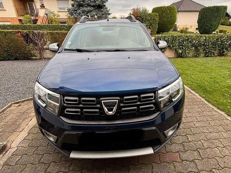 Blau Gebraucht 2018 Dacia Sandero Stepway SUV | 6.700 € - Bild 1/4