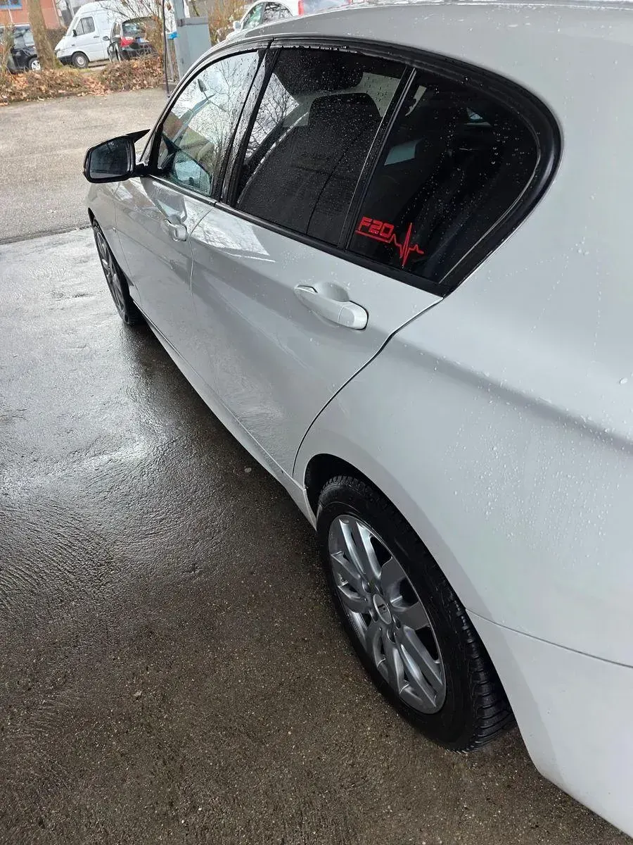 Gebraucht BMW 116 Sport Line 109 PS (80 kW) 2016 Weiß Kleinwagen