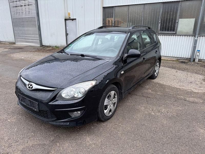 Gebraucht Hyundai i30 128 PS (94 kW) 2011 Schwarz Kombi