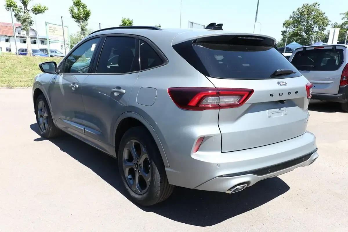 Neu Ford Kuga ST-Line 179 PS (131 kW) 2025 Solar silver metallic solar silver metallic SUV