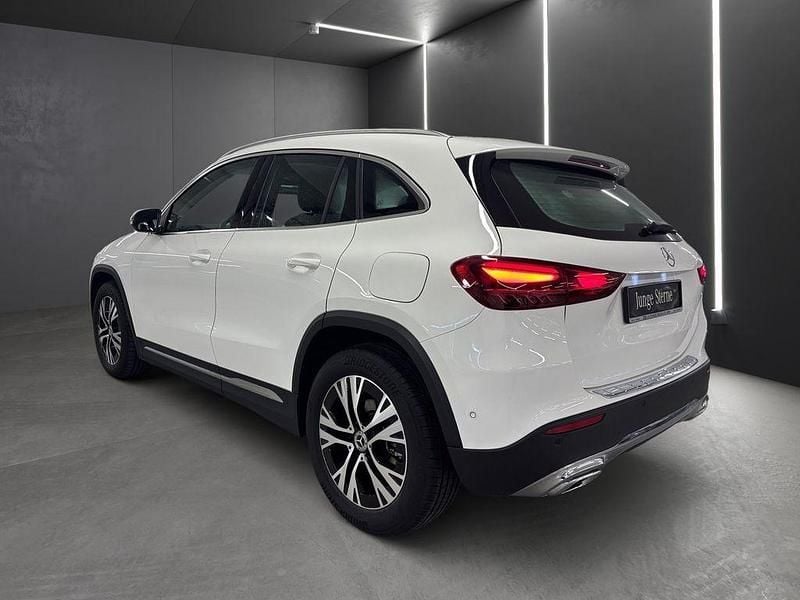 Gebraucht Mercedes GLA200 Progressive 163 PS (119 kW) 2024 Unilack polarweiß SUV