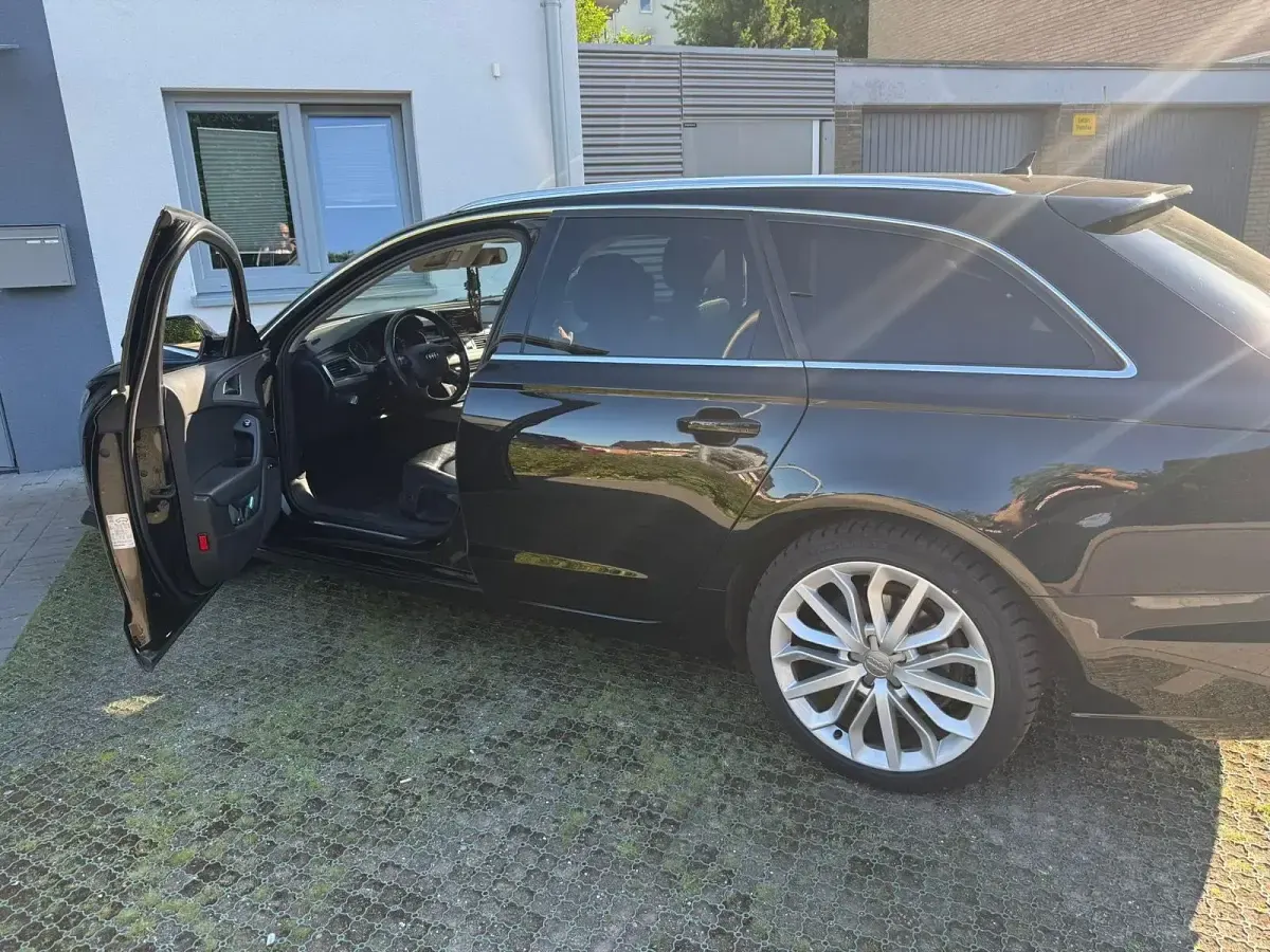 Gebraucht Audi A6 Ambiente 193 PS (141 kW) 2012 Schwarz Kombi