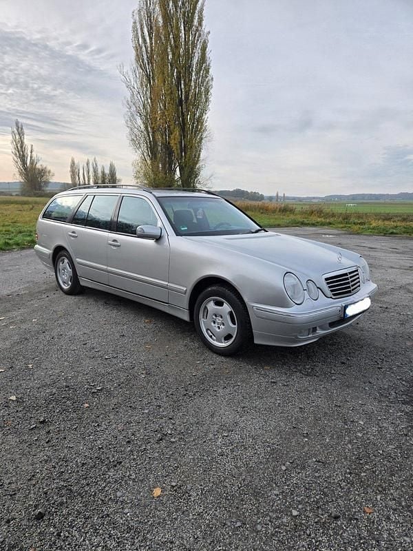 Silber Gebraucht 2001 Mercedes E280 Kombi | 4.250 € (Superpreis) - Bild 1/4