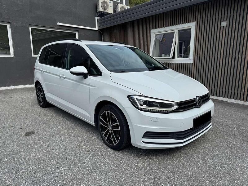 Weiß Gebraucht 2016 VW Touran Highline Van / Kleinbus | 18.250 € (Guter Preis) - Bild 1/4
