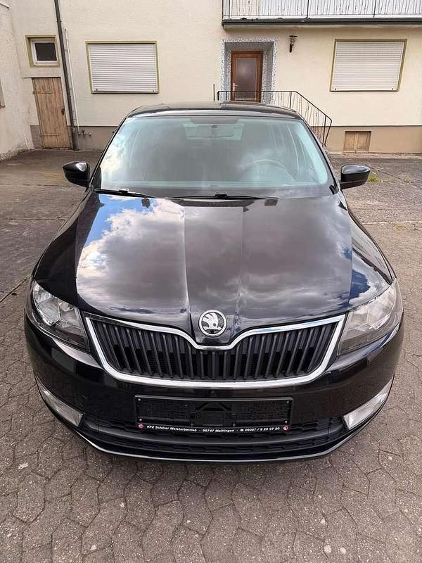Gebraucht Skoda Rapid Ambition 105 PS (77 kW) 2014 Schwarz Kleinwagen