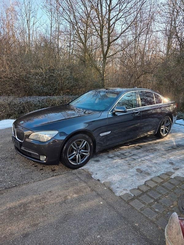 Gebraucht BMW 740 306 PS (225 kW) 2012 Grau Limousine