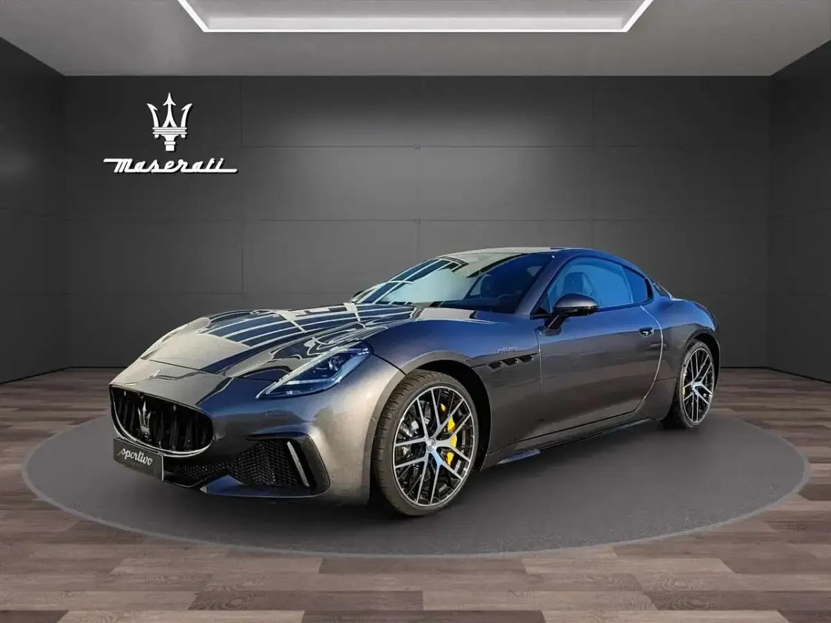 Gebraucht Maserati Granturismo 549 PS (403 kW) 2025 Grau Coupé