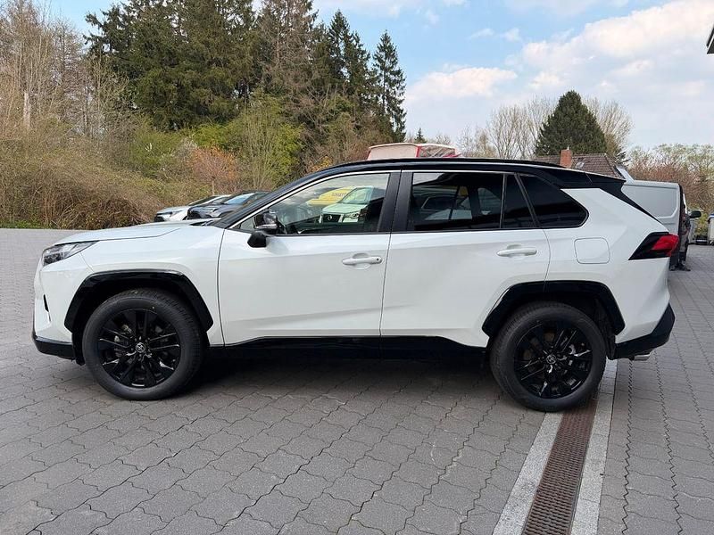 Gebraucht Toyota RAV4 Hybrid Style 218 PS (160 kW) 2025 Perweiß metallic 089 / schwarz SUV