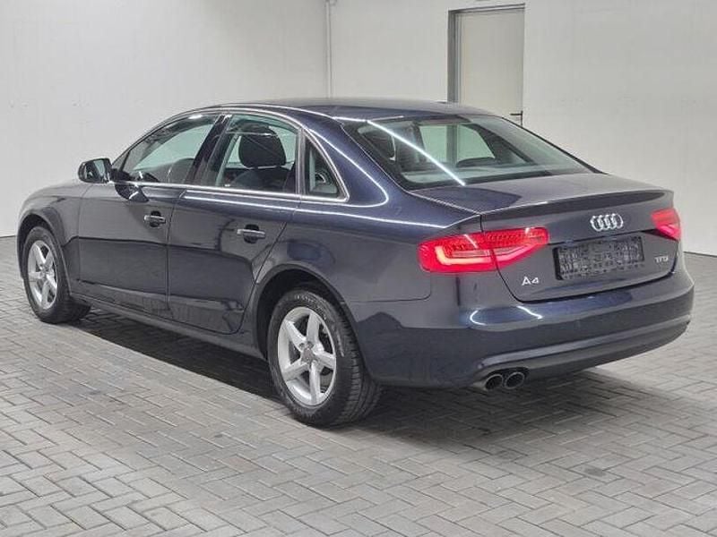 Gebraucht Audi A4 Ambiente 120 PS (88 kW) 2014 Blau Limousine