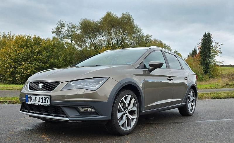 Braun Gebraucht 2015 Seat Leon X-Perience Kombi | 8.400 € (Fairer Preis) - Bild 1/4