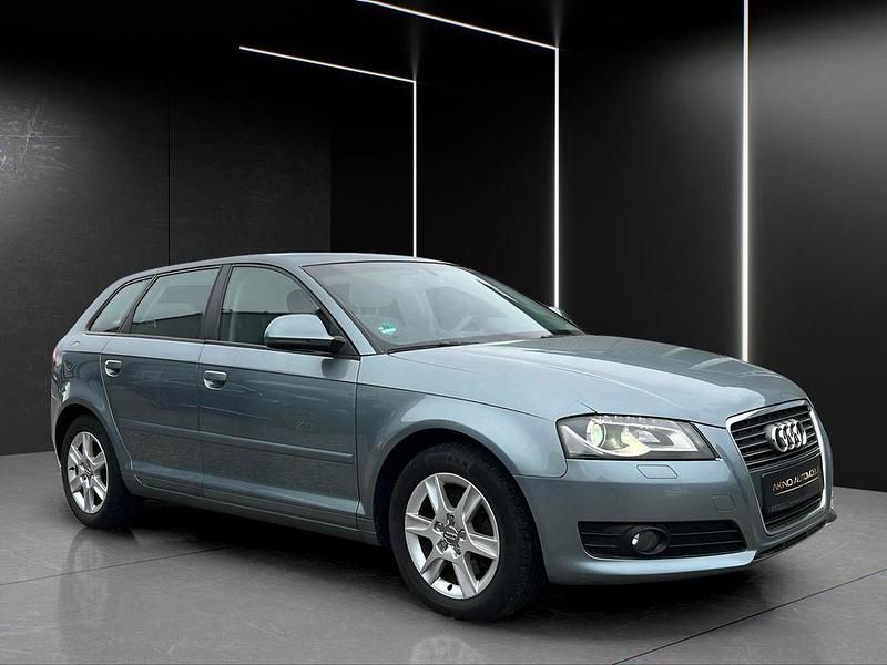 Kondorgrau Gebraucht 2010 Audi A3 Sportback Attraction Limousine | 7.990 € (Etwas zu teuer) - Bild 1/4