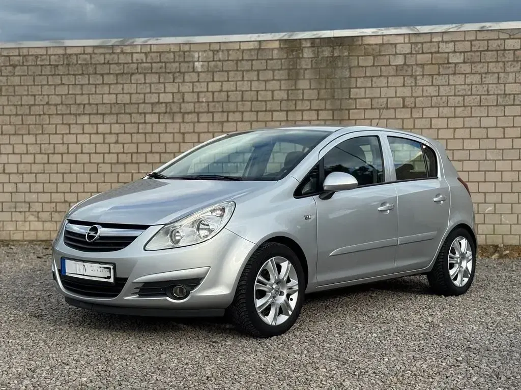 Używany Opel Corsa Edition 80 KM (58 kW) 2007 Srebrny Hatchback