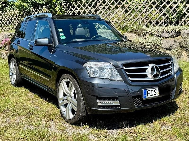 Grau Gebraucht 2011 Mercedes GLK250 SUV | 8.970 € (Fairer Preis) - Bild 1/4