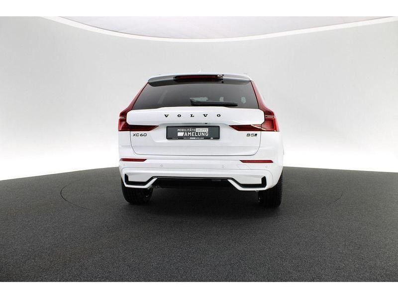 Neu Volvo XC60 Plus 250 PS (183 kW) 2026 Crystal weiss SUV