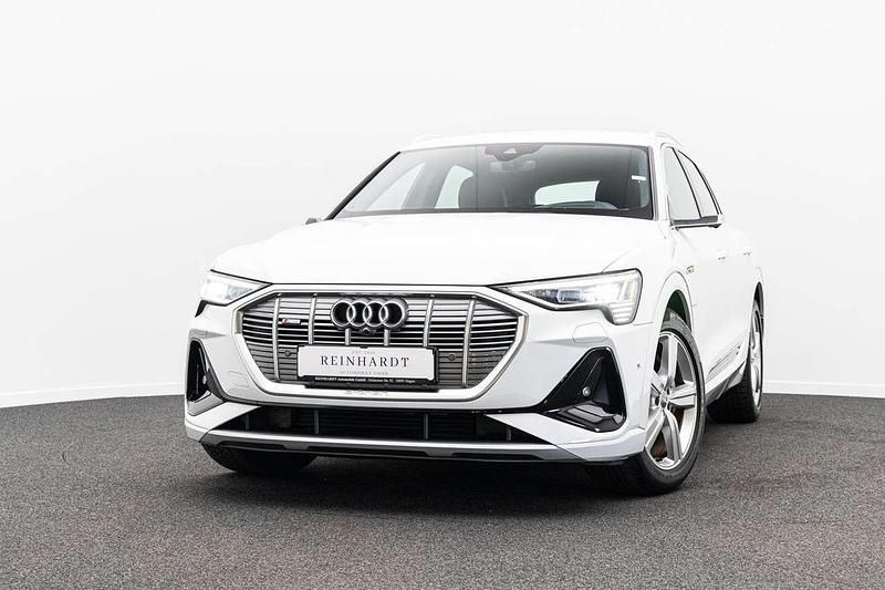 Gletscherweiß metallic Gebraucht 2020 Audi e-tron S-Line SUV | 32.890 € (Superpreis) - Bild 1/3