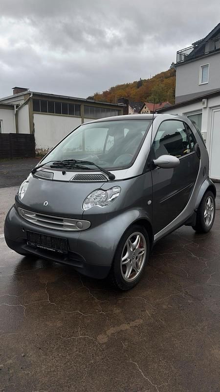 Grau Gebraucht 2003 Smart ForTwo Coupé Kleinwagen | 2.200 € (Fairer Preis) - Bild 1/4
