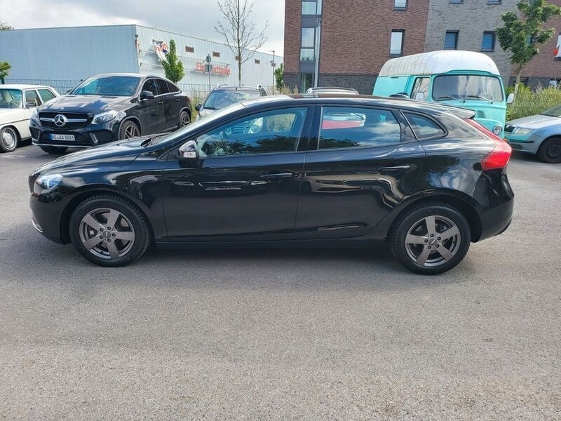 Gebraucht Volvo V40 You! 120 PS (88 kW) 2015 Schwarz Kombi