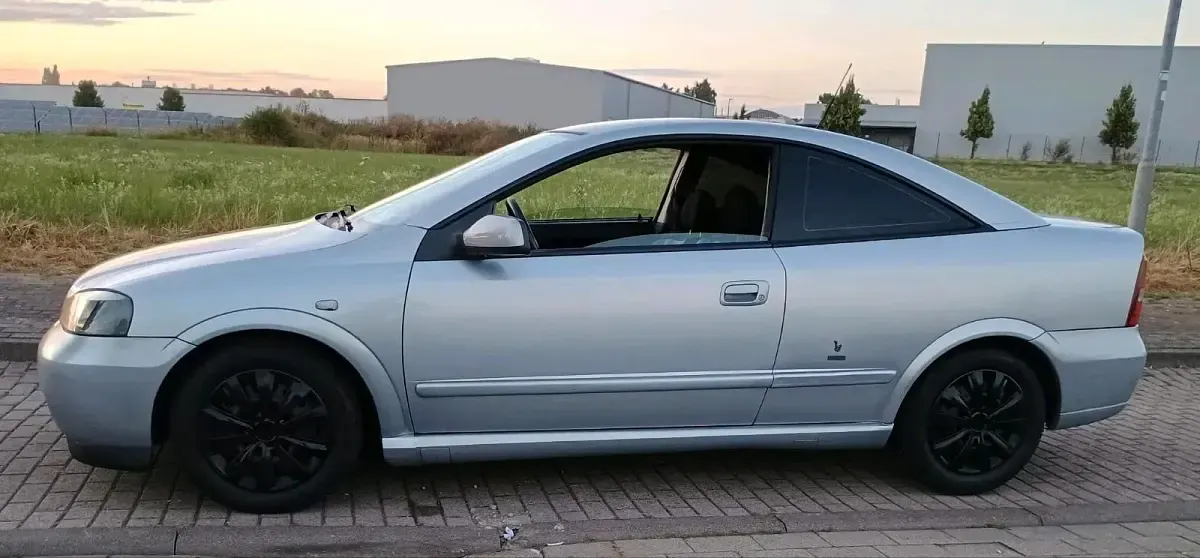 Gebraucht Opel Astra 125 PS (91 kW) 2001 Silber Coupé