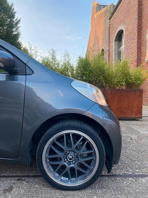 Gebraucht Toyota iQ 90 PS (66 kW) 2010 Grau Kleinwagen